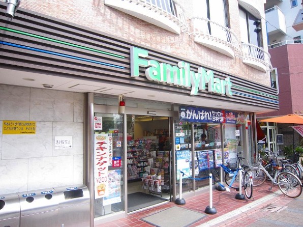 セフィラ大岡山 コンビ二：ファミリーマートサンズ大岡山北口店　337m　近隣